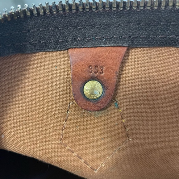 Authentic Louis Vuitton ( Vintage) Speedy 40 monogram - Picture 15 of 16